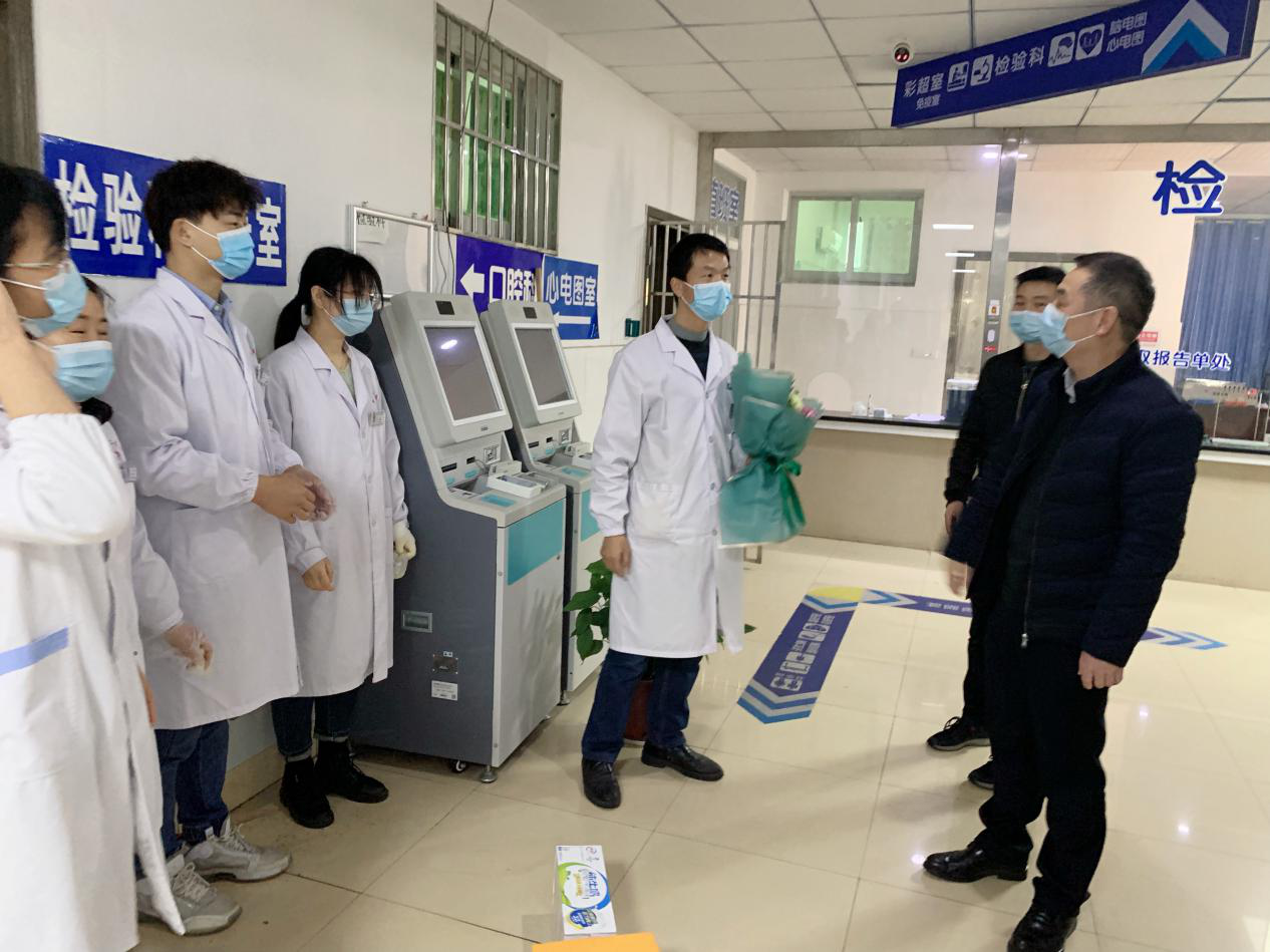 暖心 | 市卫健委领导亲切慰问我院一线医务人员