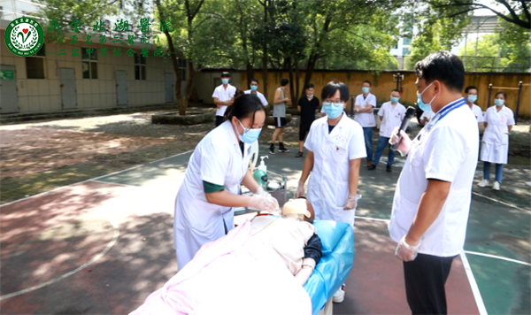 我院庆祝第四届中国医师节——技能大比武 赛出好风采 我院庆祝第四届中国医师节——技能大比武 赛出好风采