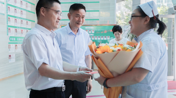 5·12护士节｜市卫健委领导亲切慰问我院市优秀护士代表