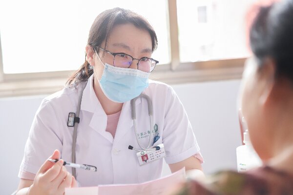 我院党员健康志愿服务队进社区义诊