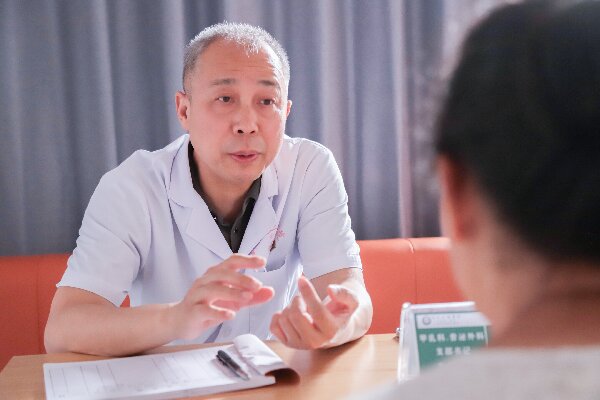 我院党员健康志愿服务队进社区义诊